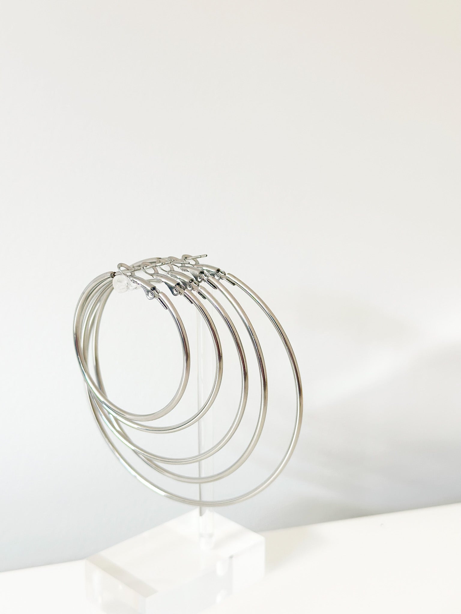 Silver Mira Classic hoops - Jas | Hoop Earrings - Jas | Perfect On You