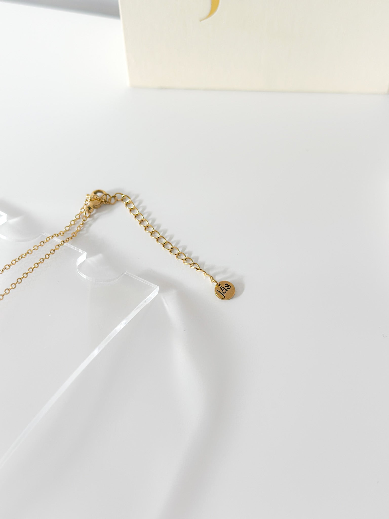 Smiley Necklace - Jas | Gold necklace - Jas | Perfect On You