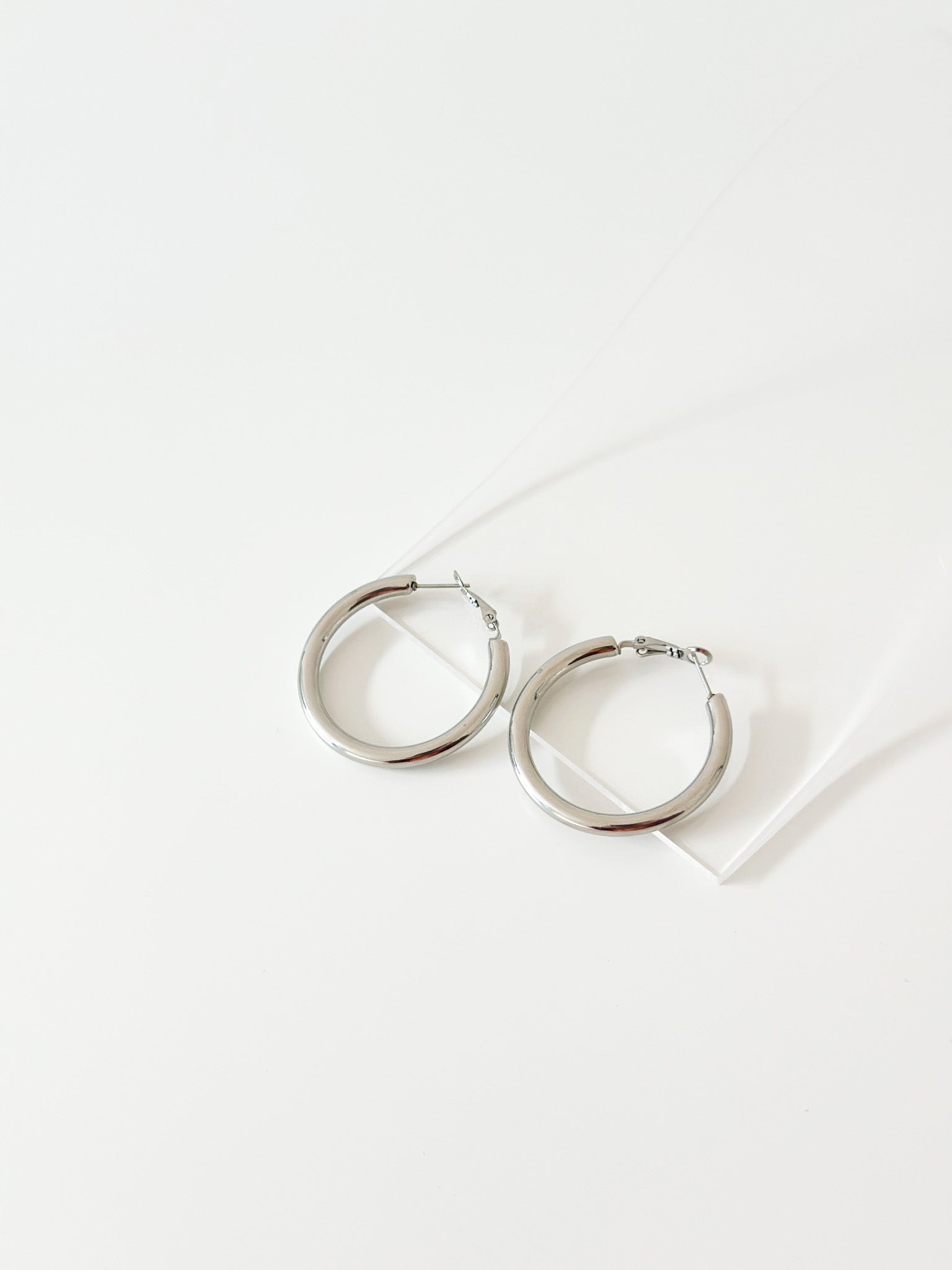 Sora Dome Hoops - Jas | Hoop Earrings - Jas | Perfect On You