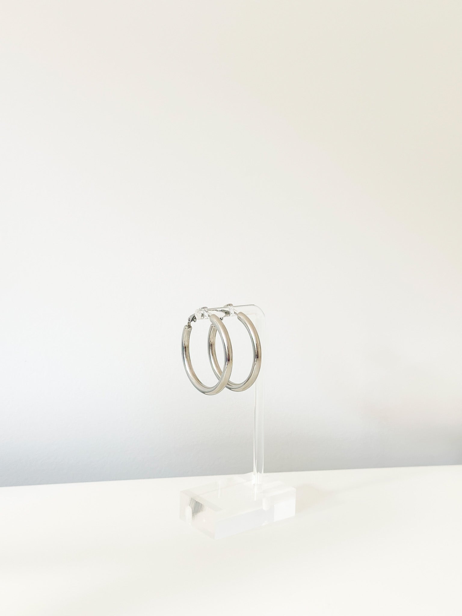 Sora Dome Hoops - Jas | Hoop Earrings - Jas | Perfect On You