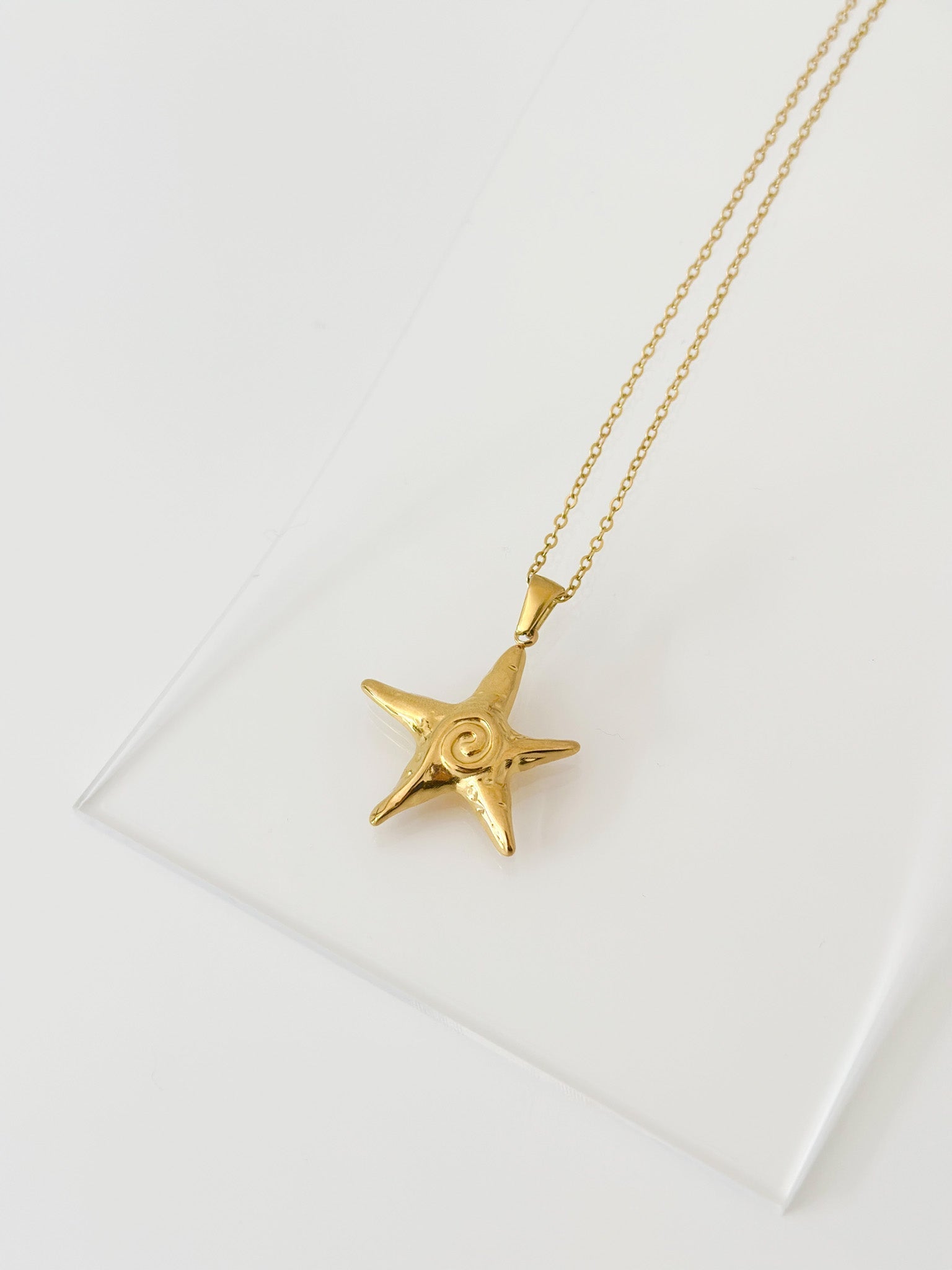 Spiral Sun Pendant Necklace - Jas | Gold & silver necklace - Jas | Perfect On You