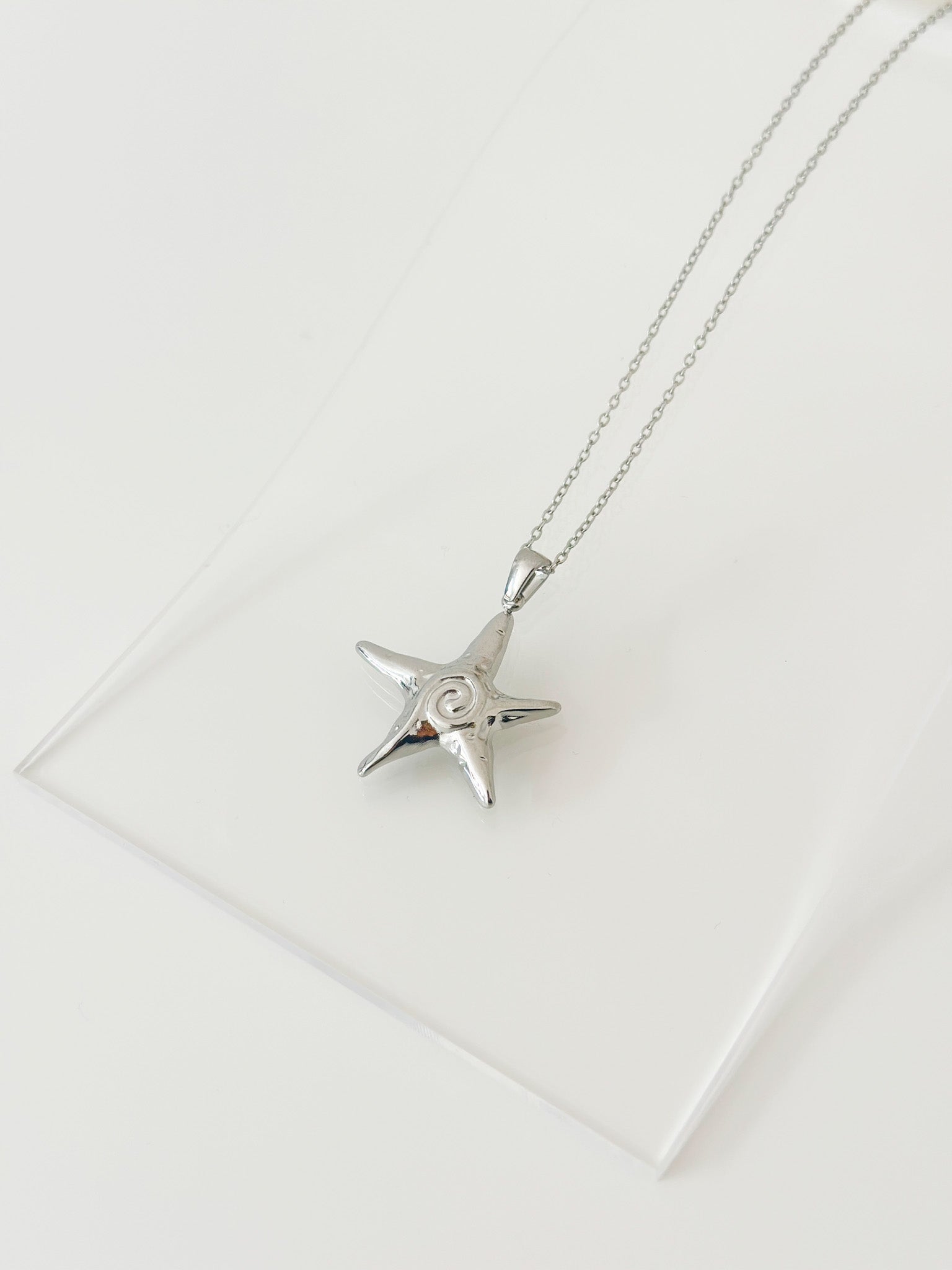 Spiral Sun Pendant Necklace - Jas | Gold & silver necklace - Jas | Perfect On You