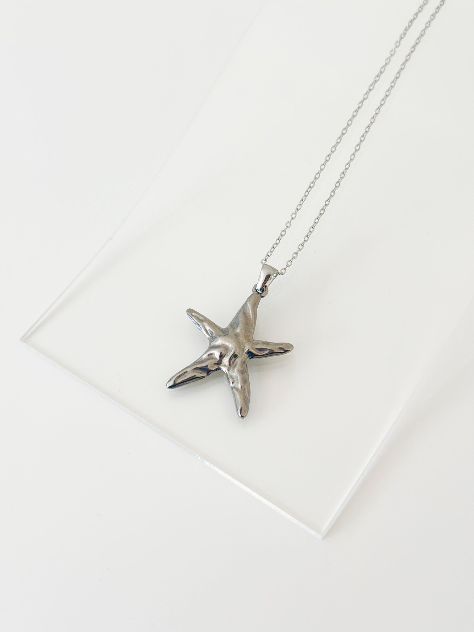 Textured Starfish Pendant Necklace - Jas | Gold & silver necklace - Jas | Perfect On You