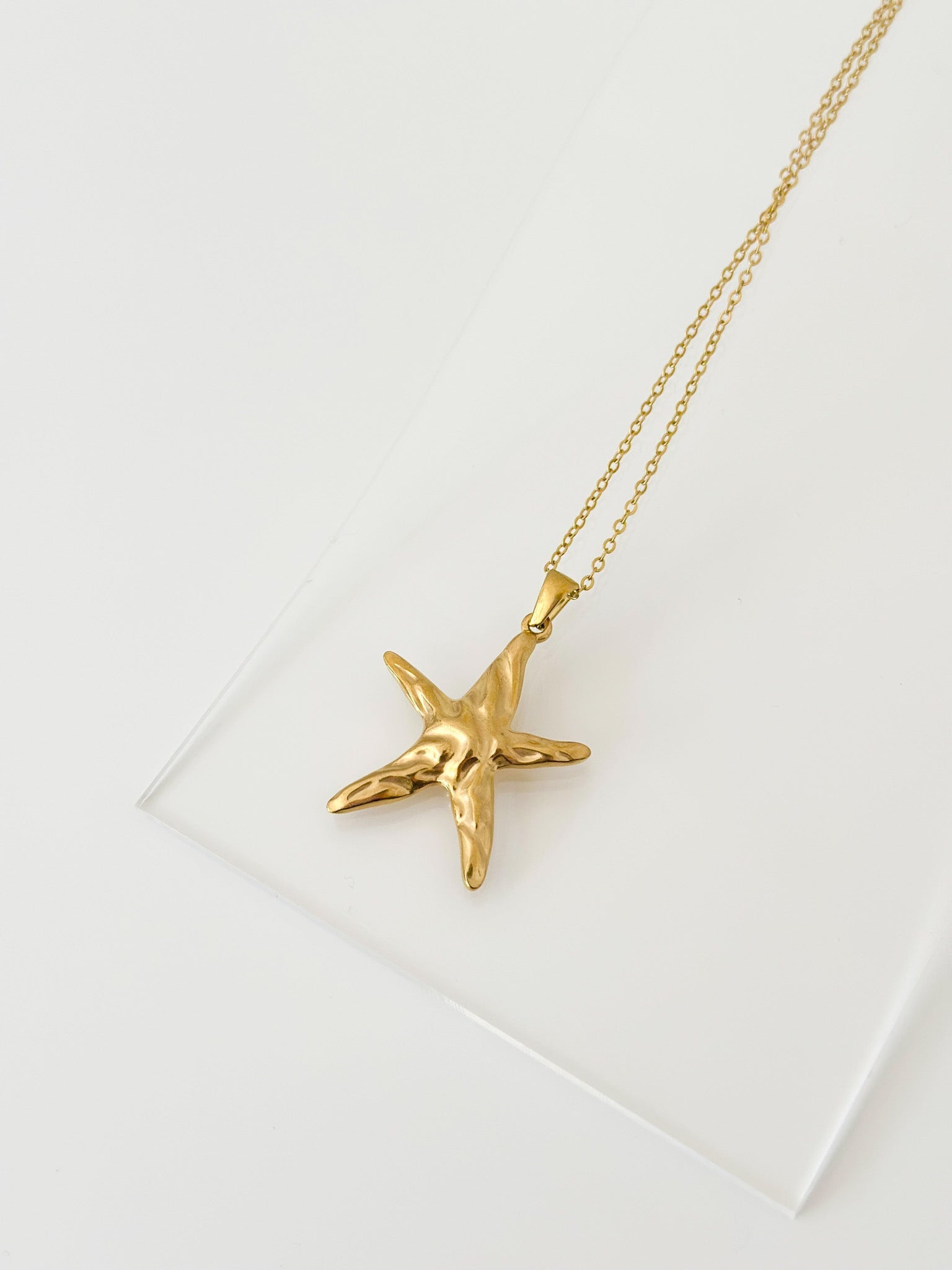 Textured Starfish Pendant Necklace - Jas | Gold & silver necklace - Jas | Perfect On You