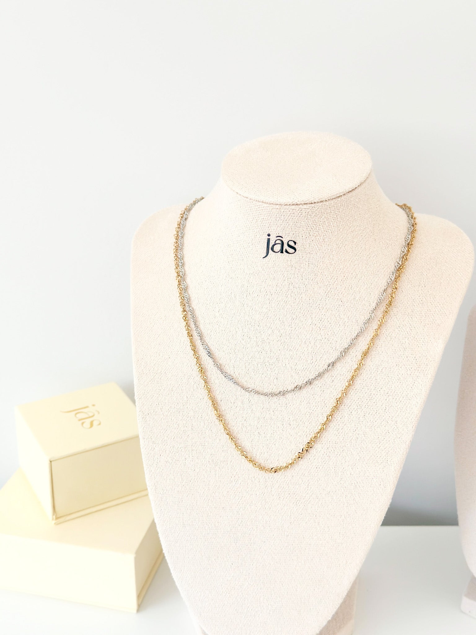 Twist Chain Necklace - Jas | Gold & silver necklace - Jas | Perfect On You