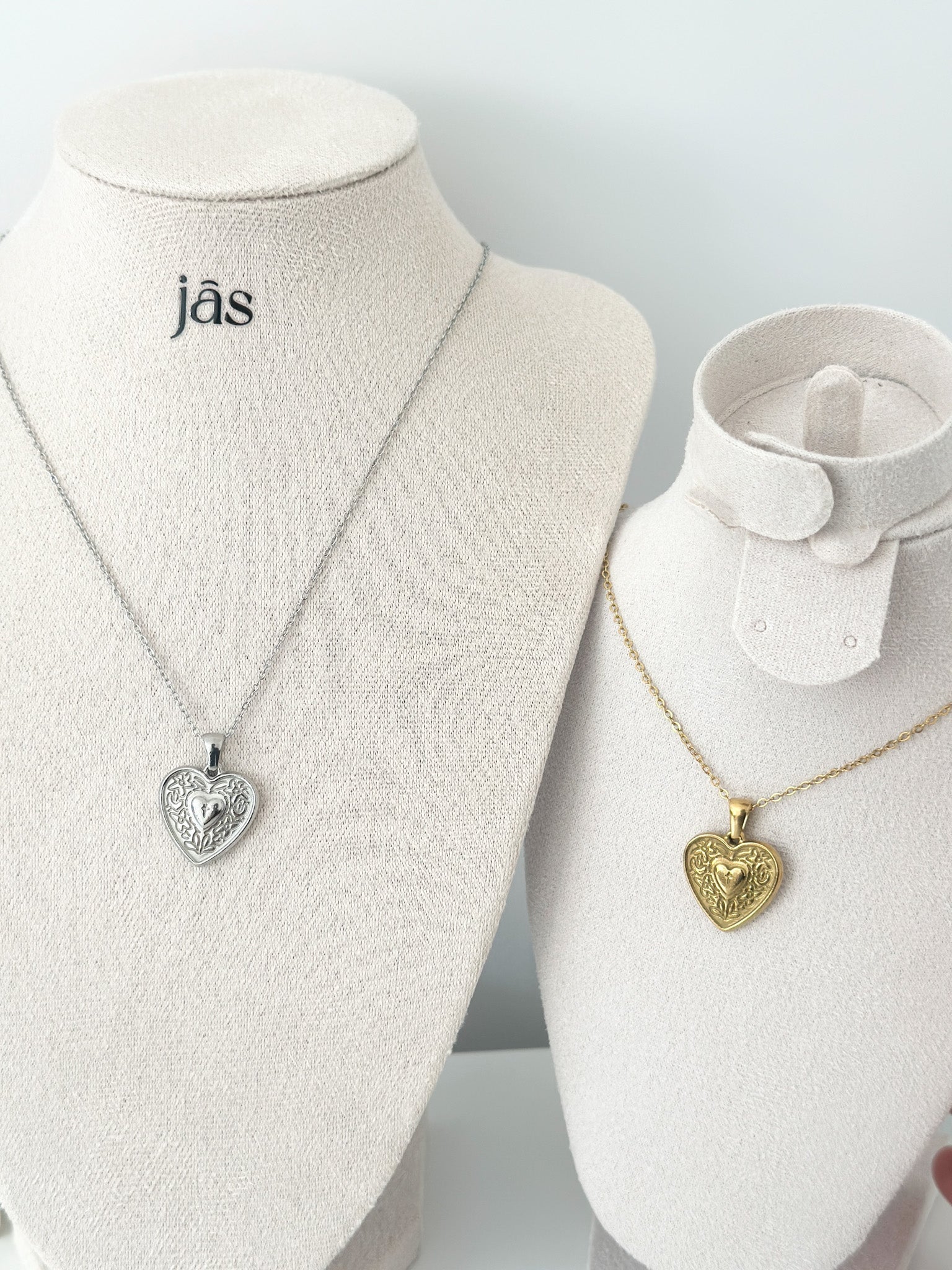 Vintage Heart Pendant Necklace - Jas | Gold & silver necklace - Jas | Perfect On You