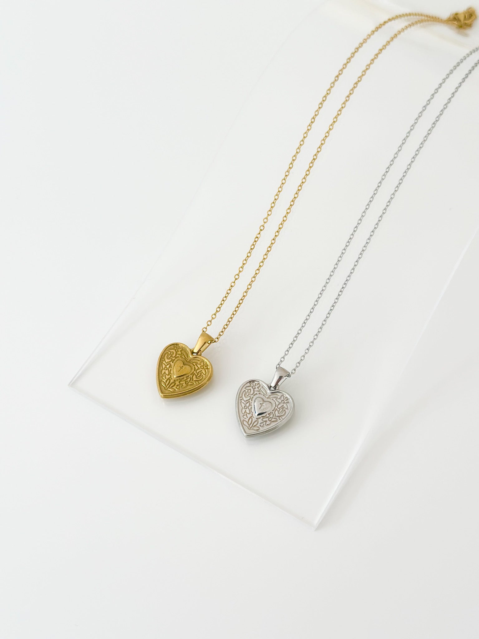 Vintage Heart Pendant Necklace - Jas | Gold & silver necklace - Jas | Perfect On You
