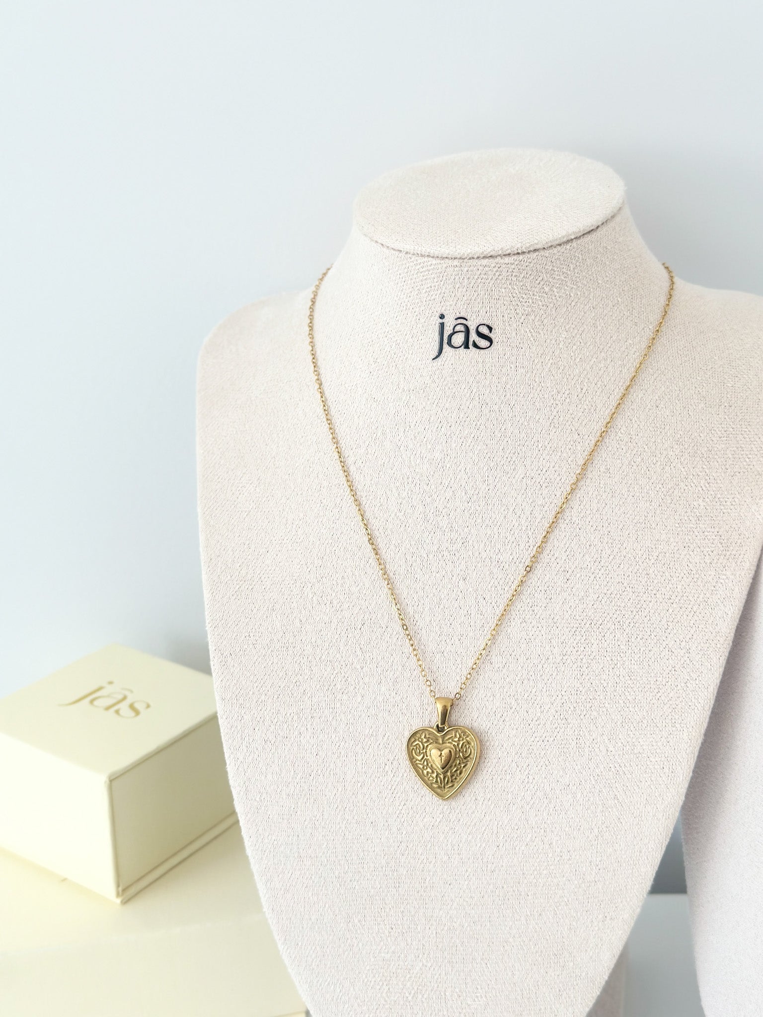 Vintage Heart Pendant Necklace - Jas | Gold & silver necklace - Jas | Perfect On You