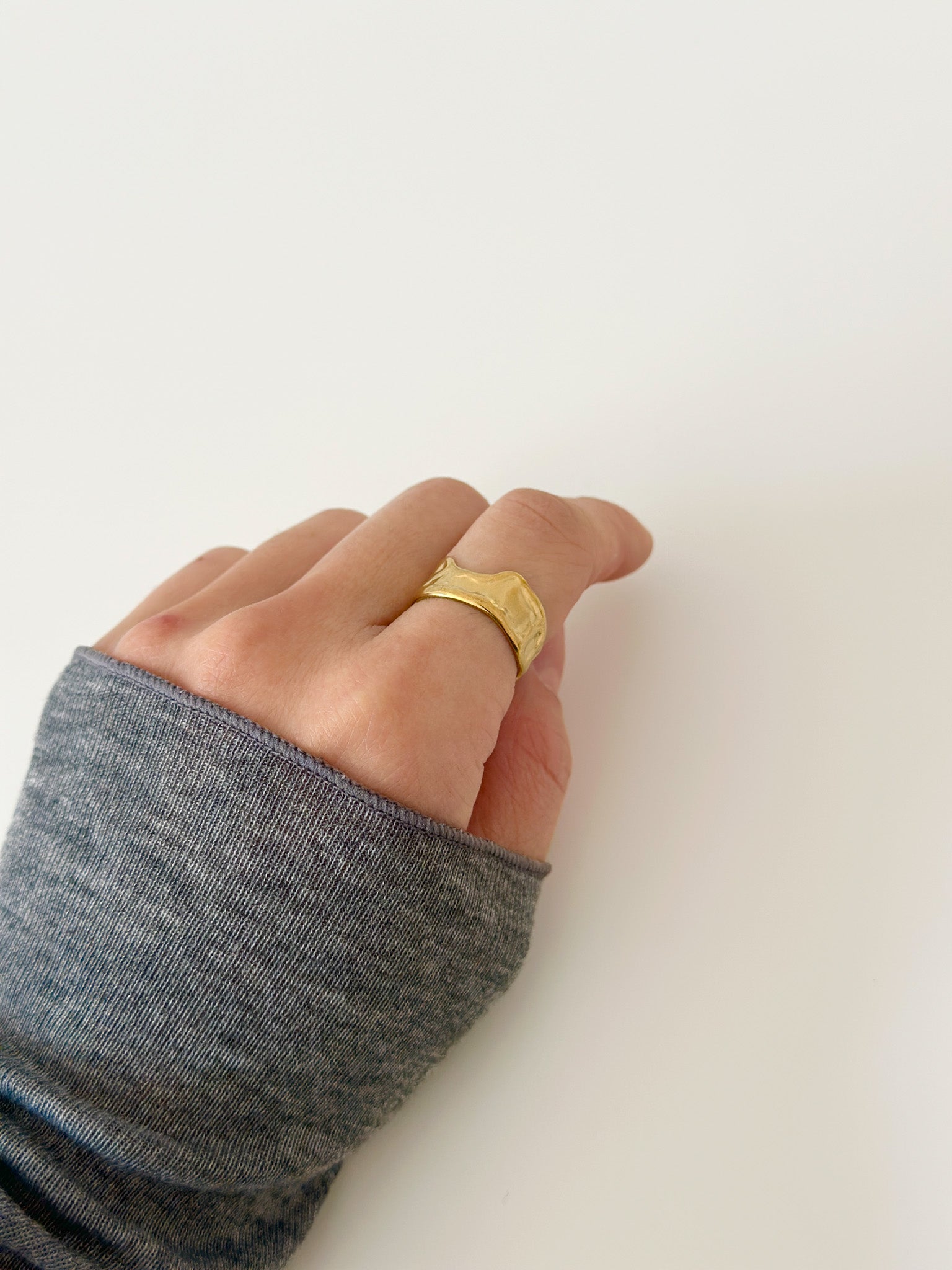 Wave Whisper Ring - Jas | Gold & silver ring - Jas | Perfect On You
